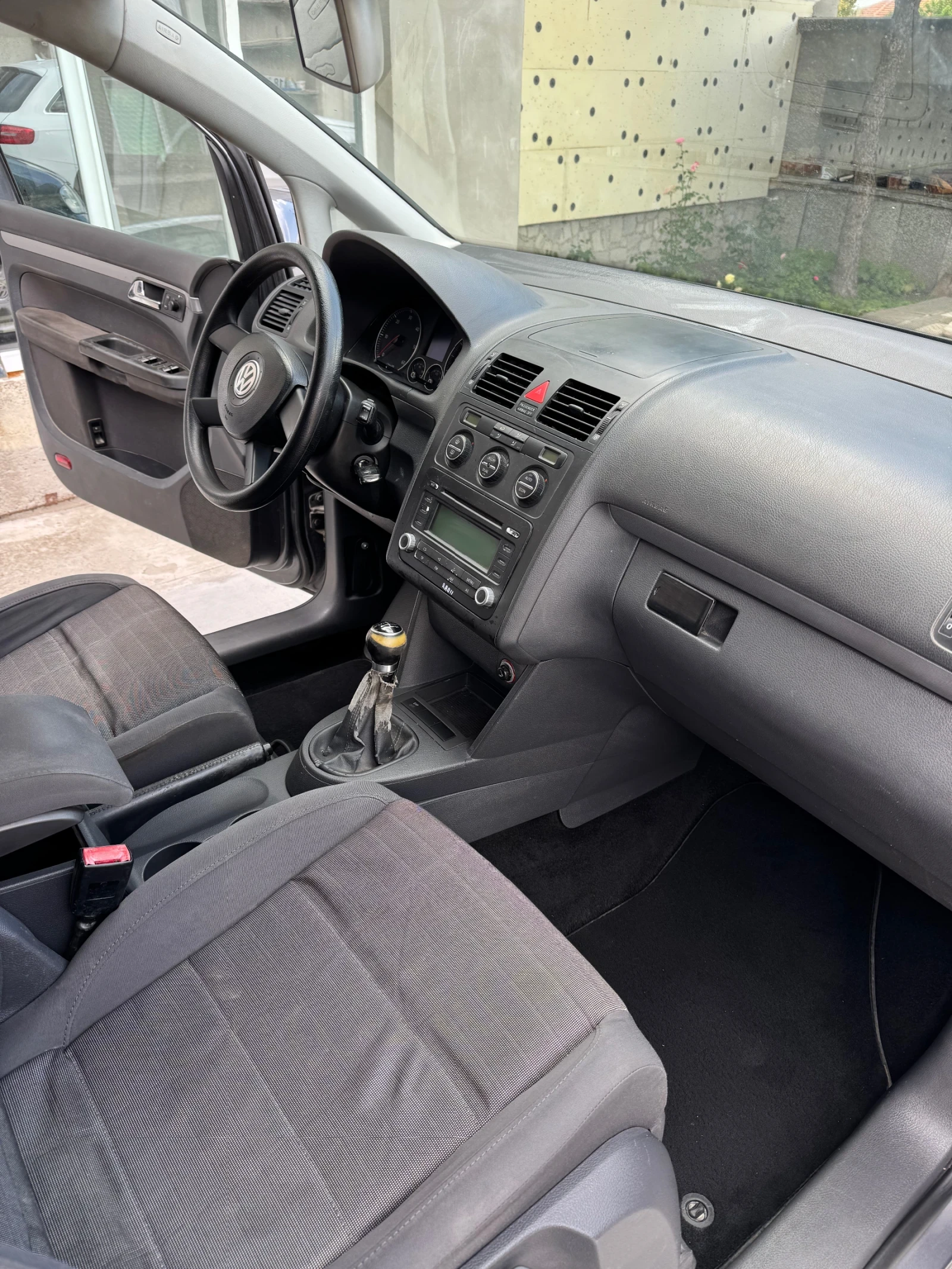 VW Touran 1.9TDI 7местен, снимка 9 - Автомобили и джипове - 54932084