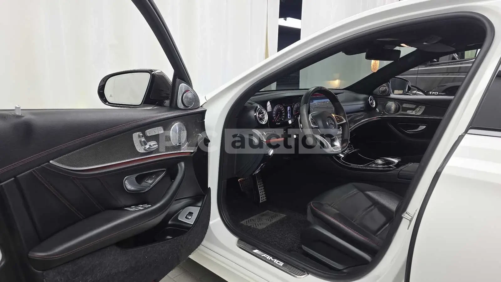 Mercedes-Benz E 43 AMG | 3D BURMASTER| 360| МАСАЖ| HUD| ВКЛ.ТЕХНОТЕСТ, снимка 5 - Автомобили и джипове - 54996307