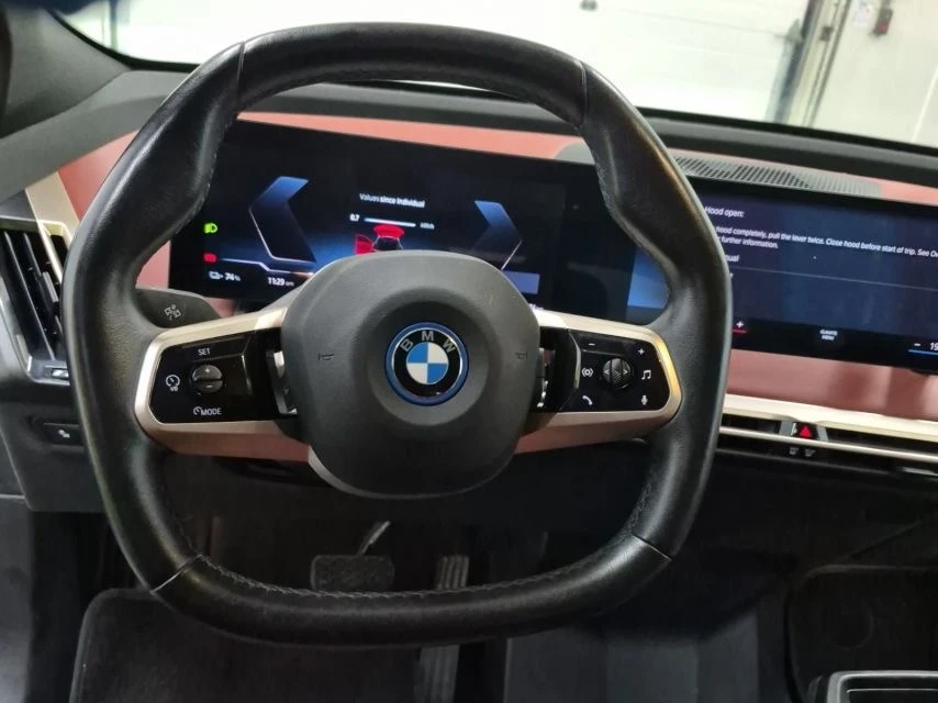 BMW iX M-pkg* Laser* Bowers&Wilkins* Въздух* Soft* Pano* , снимка 8 - Автомобили и джипове - 55285121