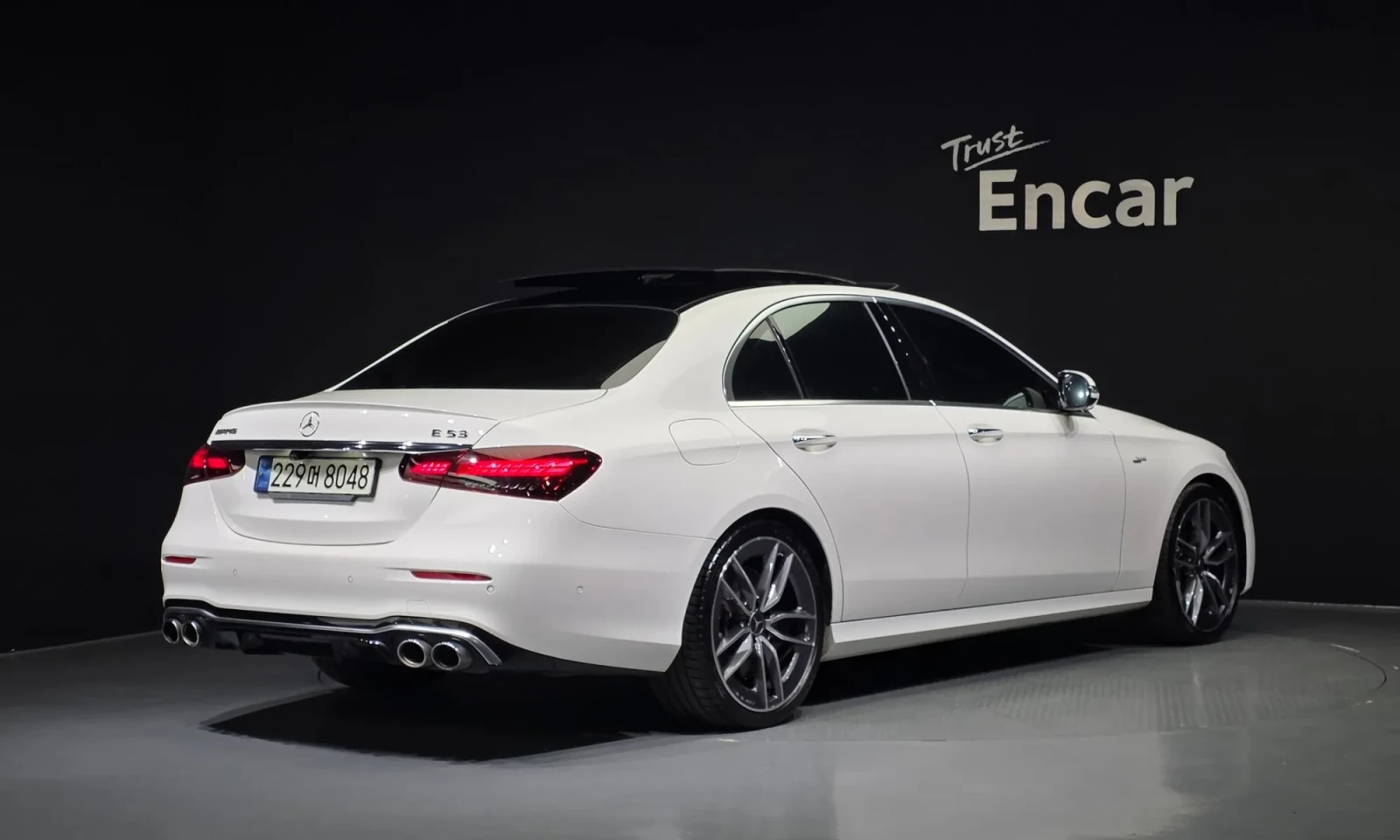 Mercedes-Benz E 53 AMG 4MATIC+ | BURMESTER| HUD| ОБДУХ| 360| ALCANTARA, снимка 2 - Автомобили и джипове - 55613077