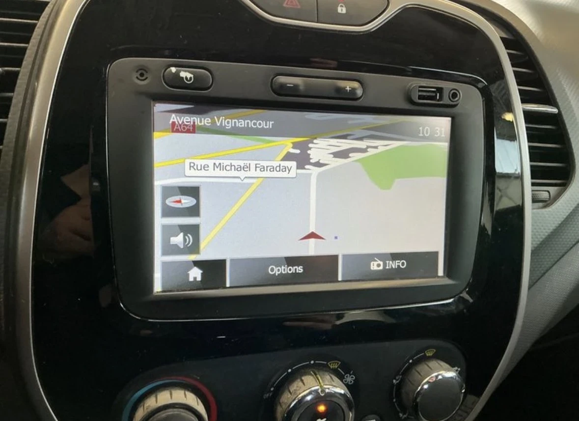 Renault Captur 1, 5 DCi* Energy Zen* НАВИГ* EURO 5B, снимка 12 - Автомобили и джипове - 56129234