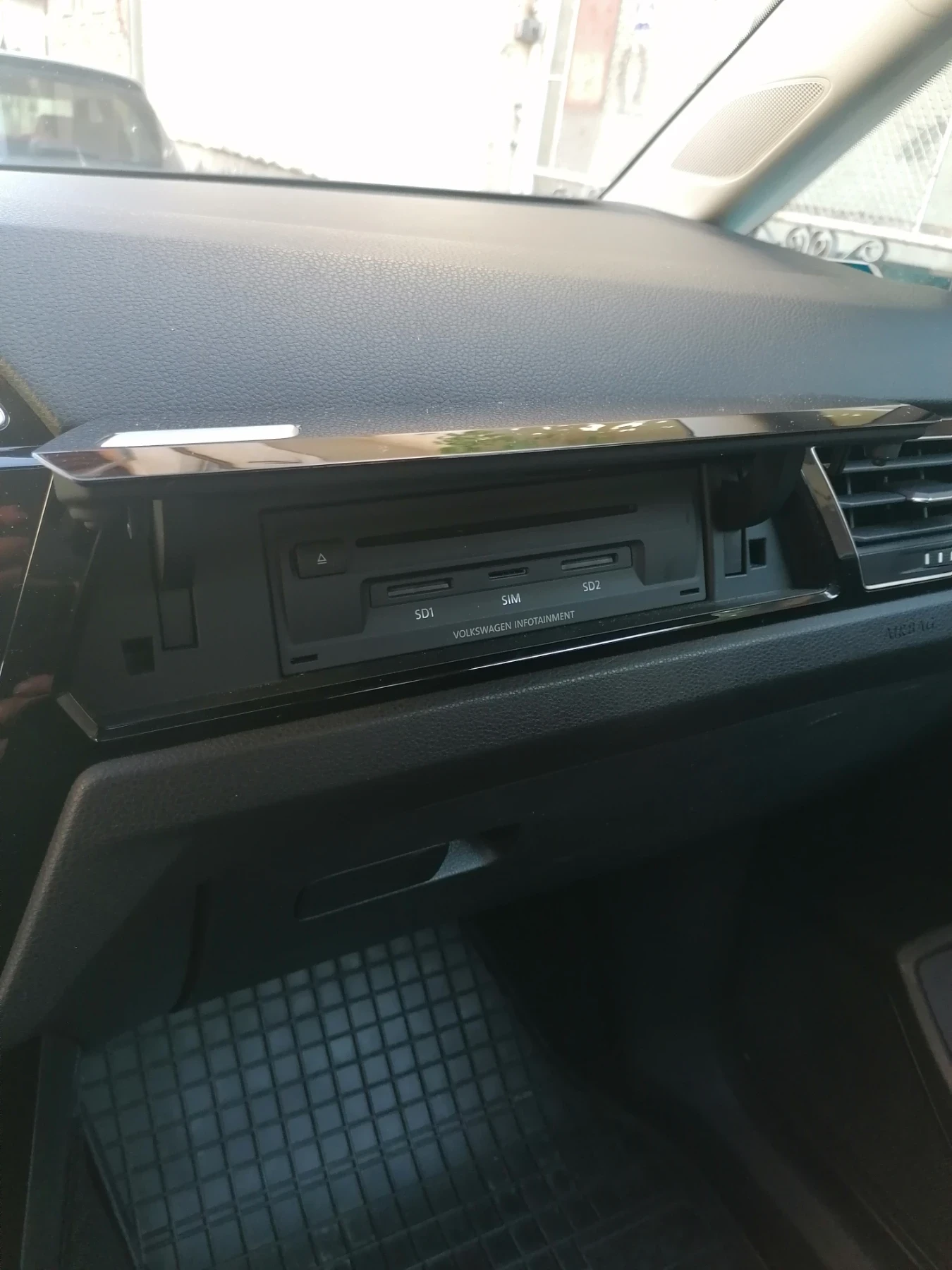 VW Touran 2.0TDI, снимка 7 - Автомобили и джипове - 56726367