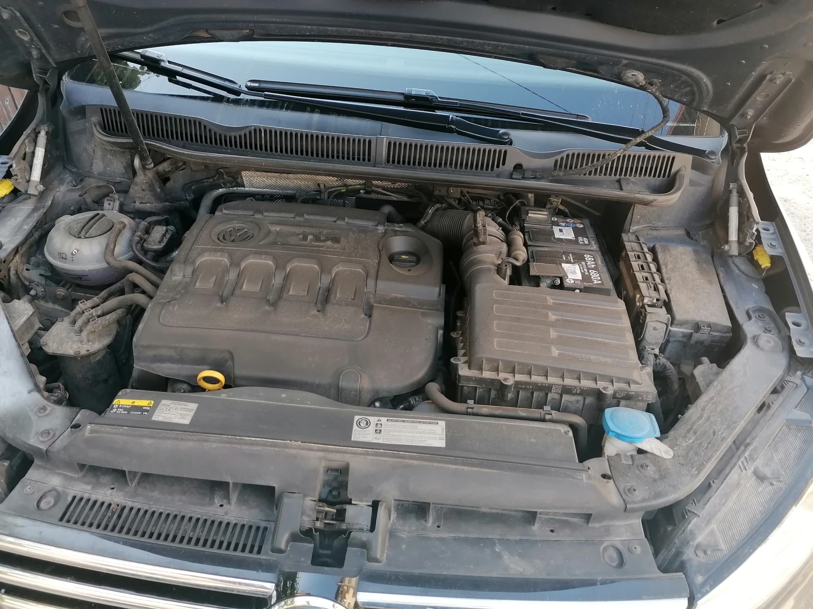 VW Touran 2.0TDI, снимка 5 - Автомобили и джипове - 56726367
