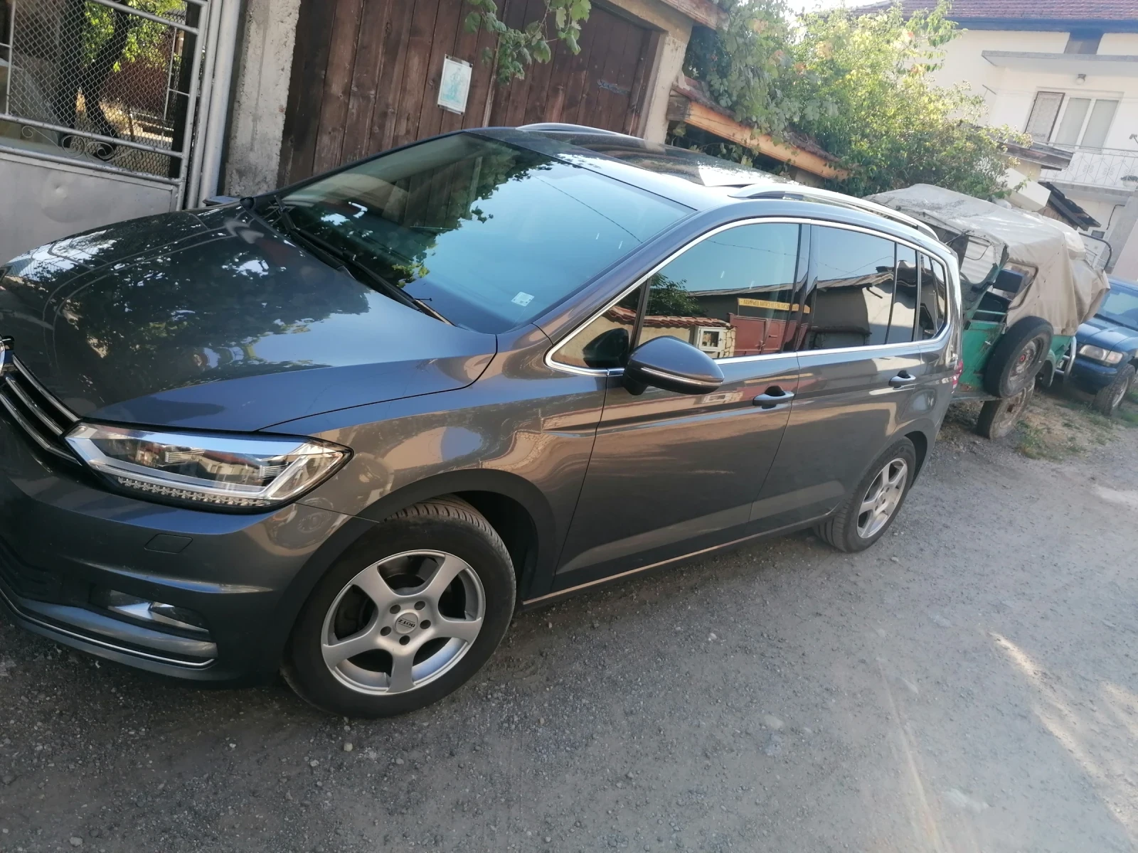 VW Touran 2.0TDI, снимка 2 - Автомобили и джипове - 56726367