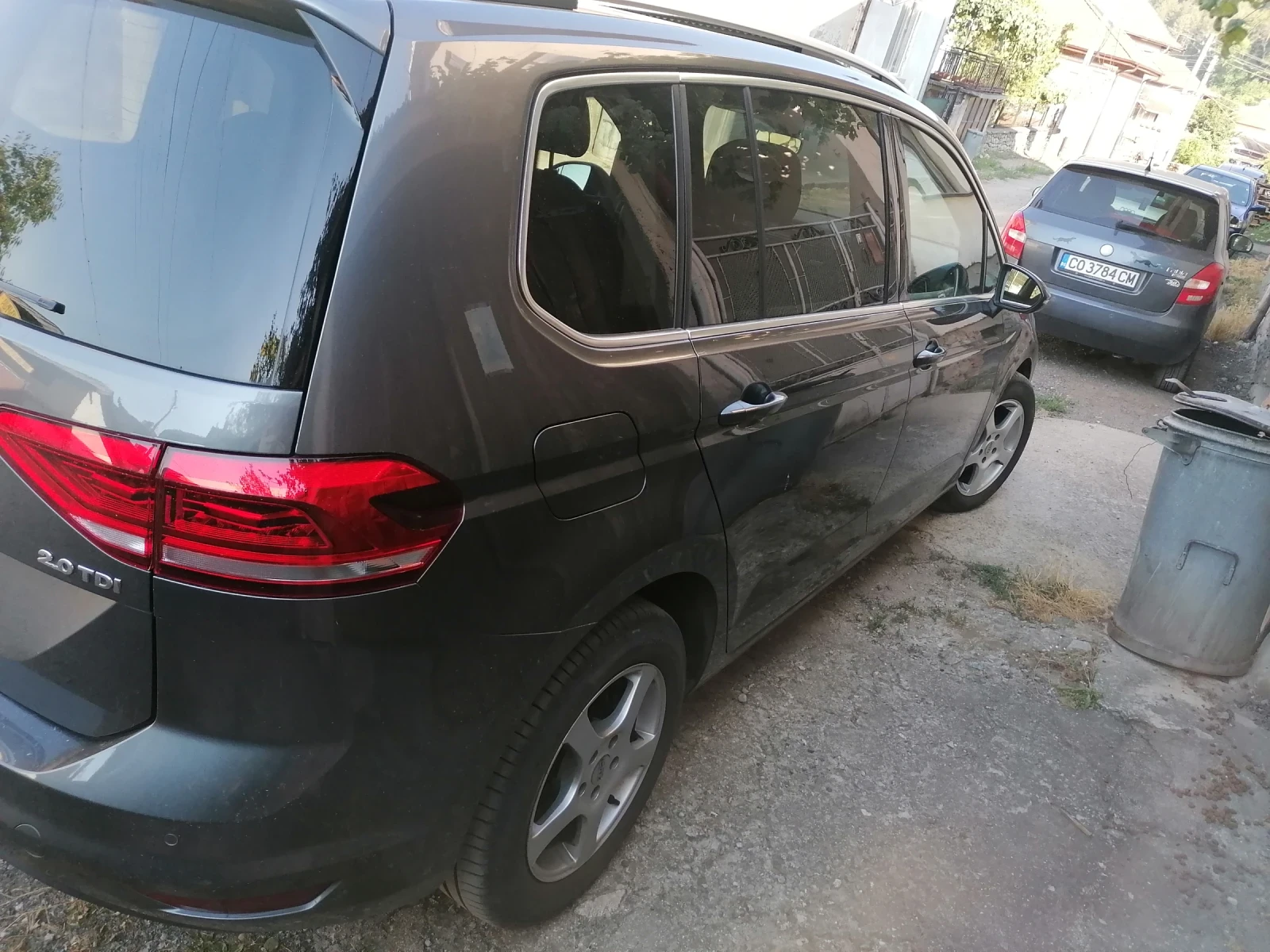 VW Touran 2.0TDI, снимка 3 - Автомобили и джипове - 56726367
