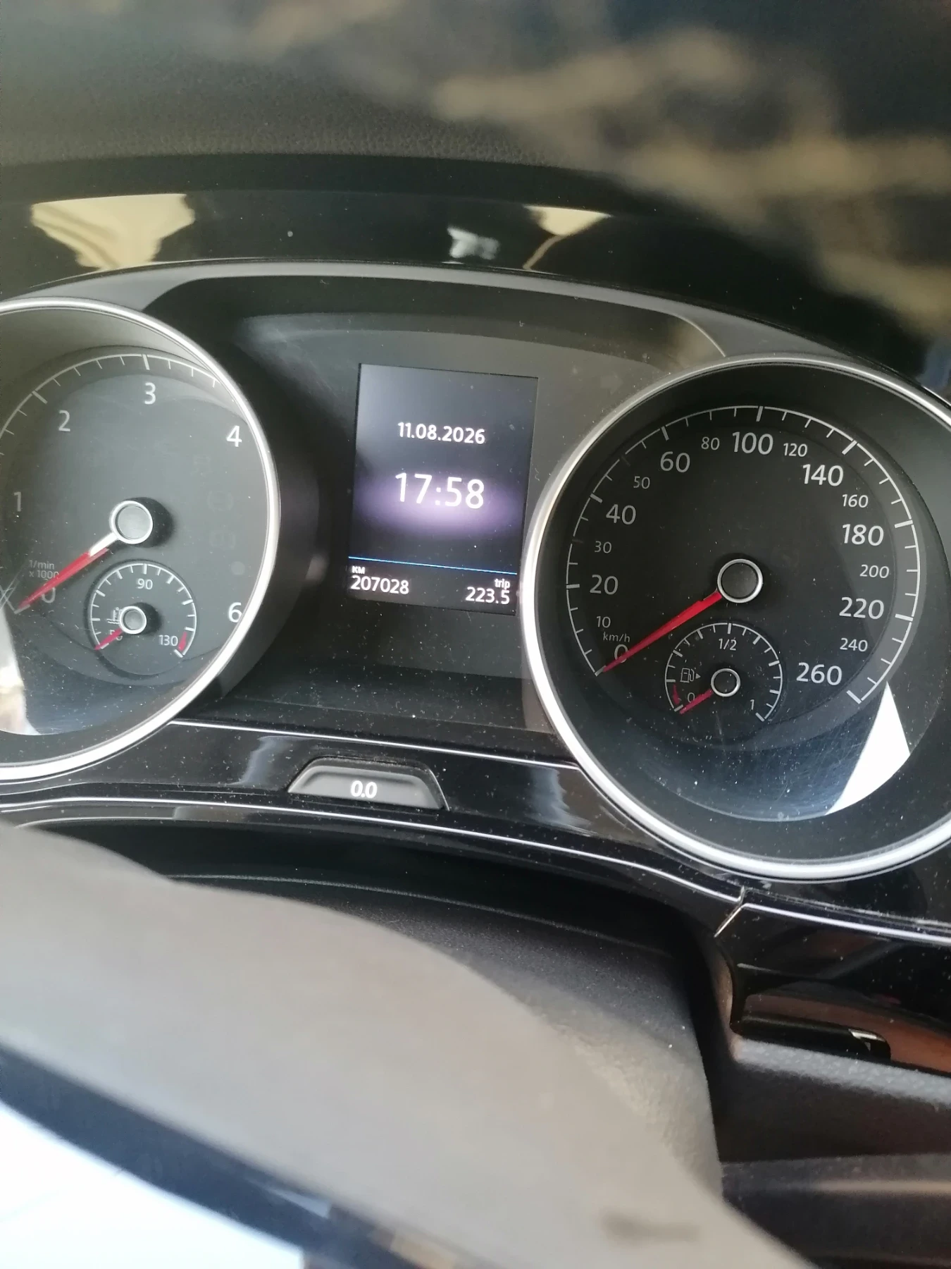 VW Touran 2.0TDI, снимка 6 - Автомобили и джипове - 56726367
