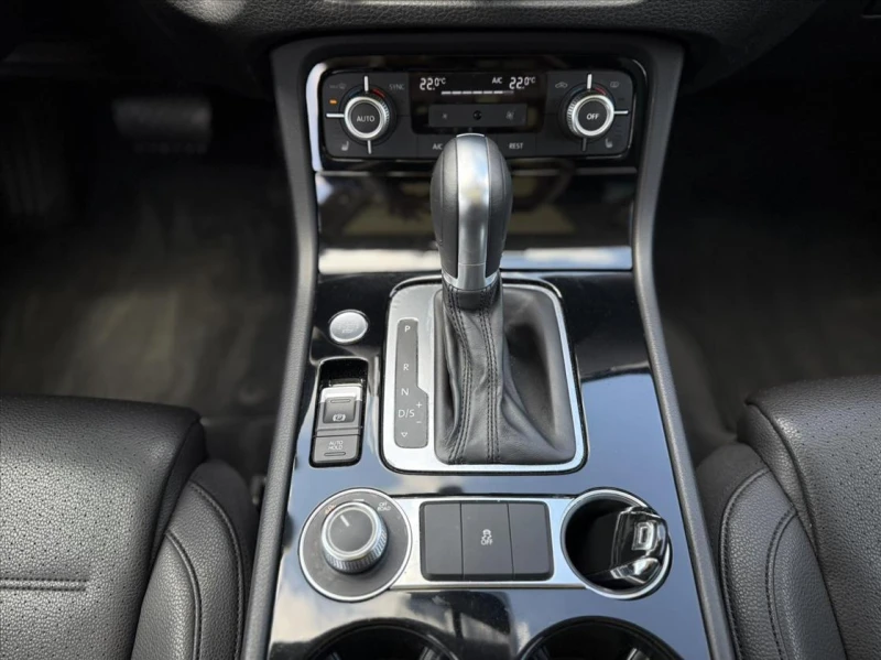 VW Touareg 3.6L, снимка 16 - Автомобили и джипове - 53424540