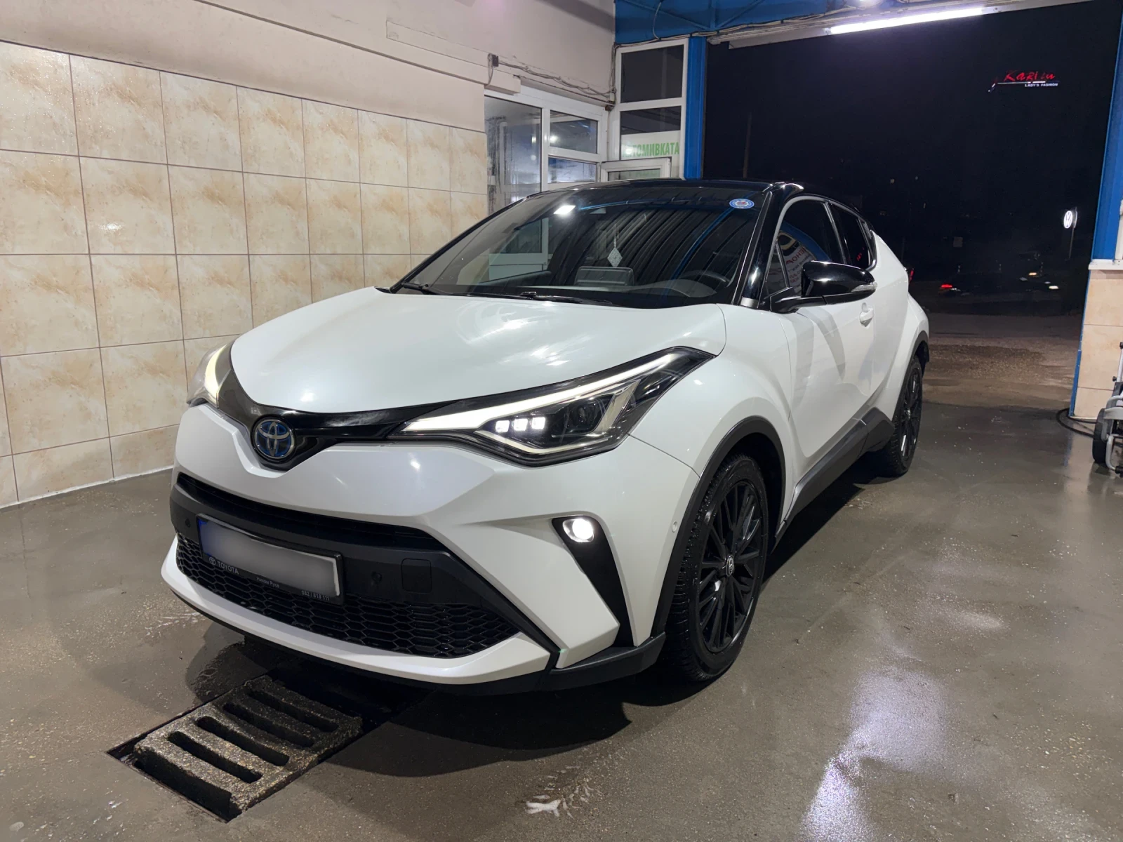 Toyota C-HR 2.0 HYBRID CLASSY ГАРАНЦИЯ