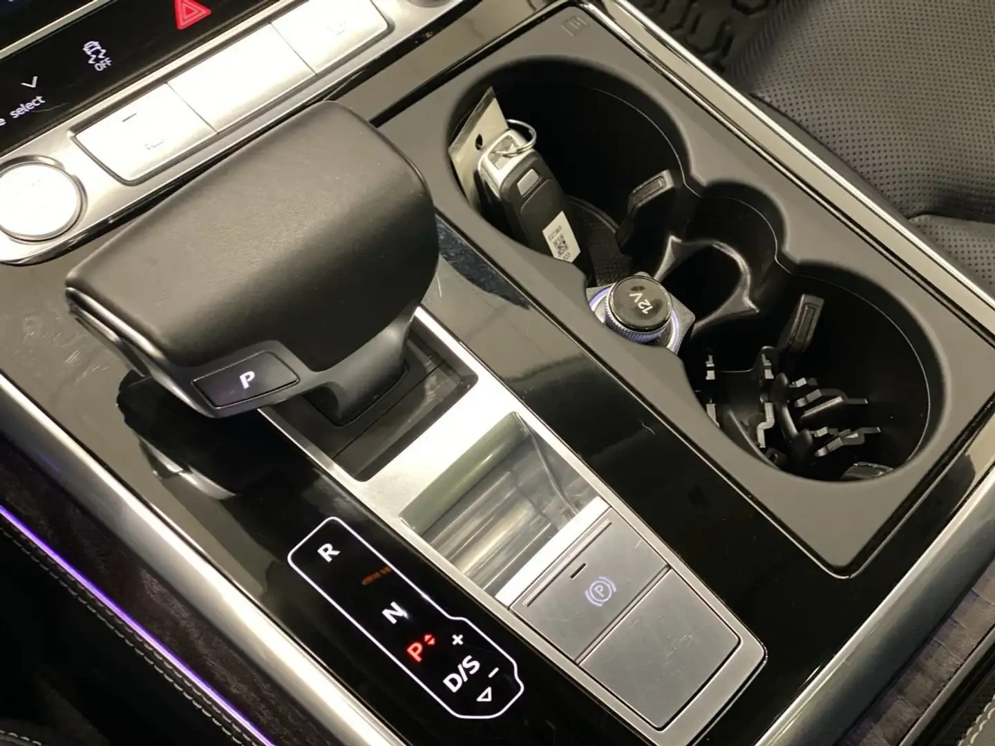 Audi Q8 мMATRIX| HEAD-UP| PANO| KEYLESS| AMBIENT| 360| B&O, снимка 13 - Автомобили и джипове - 53737752