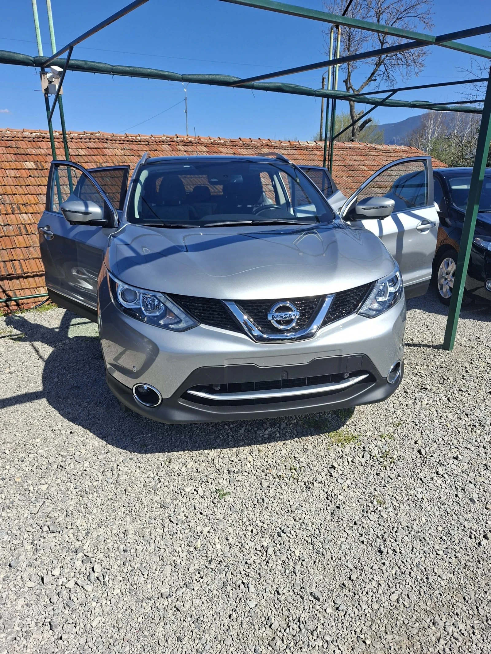 Nissan Qashqai 1.6 DCI N-Connecta, снимка 2 - Автомобили и джипове - 54160653