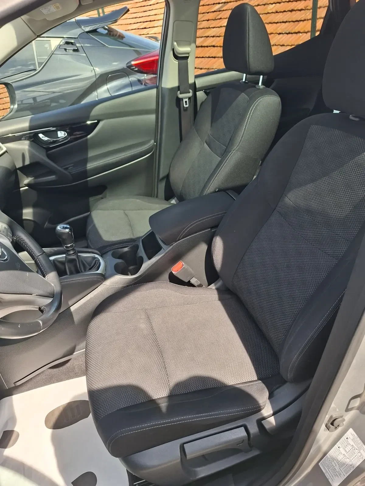 Nissan Qashqai 1.6 DCI N-Connecta, снимка 6 - Автомобили и джипове - 54160653