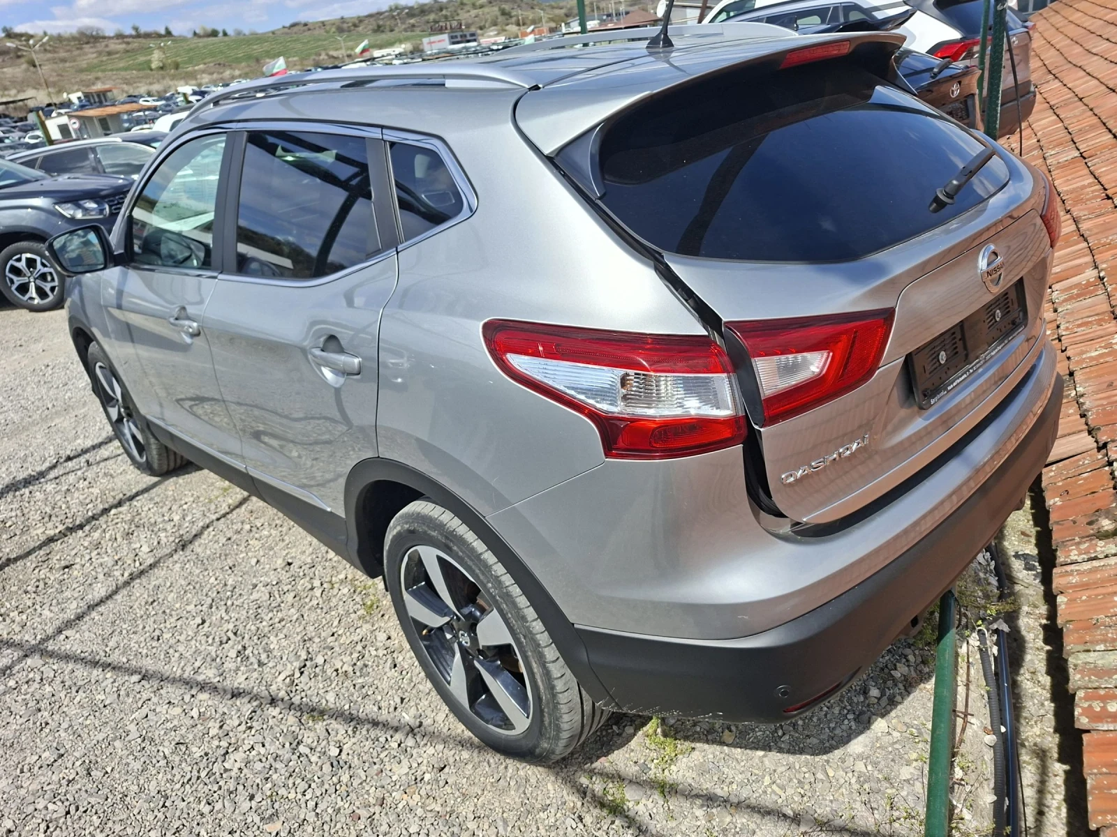 Nissan Qashqai 1.6 DCI N-Connecta, снимка 4 - Автомобили и джипове - 54160653