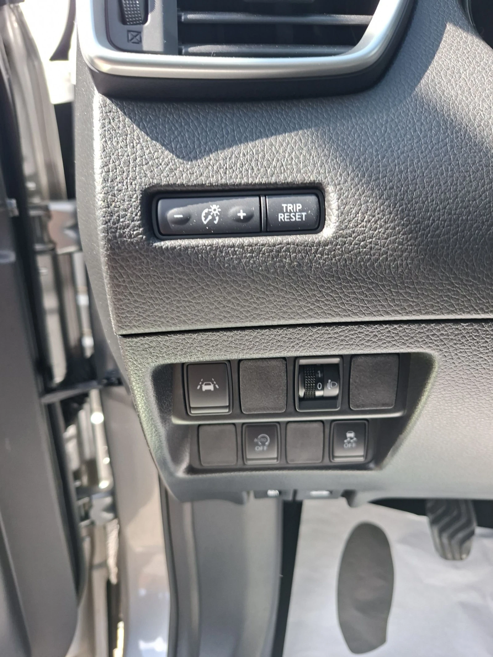 Nissan Qashqai 1.6 DCI N-Connecta, снимка 8 - Автомобили и джипове - 54160653