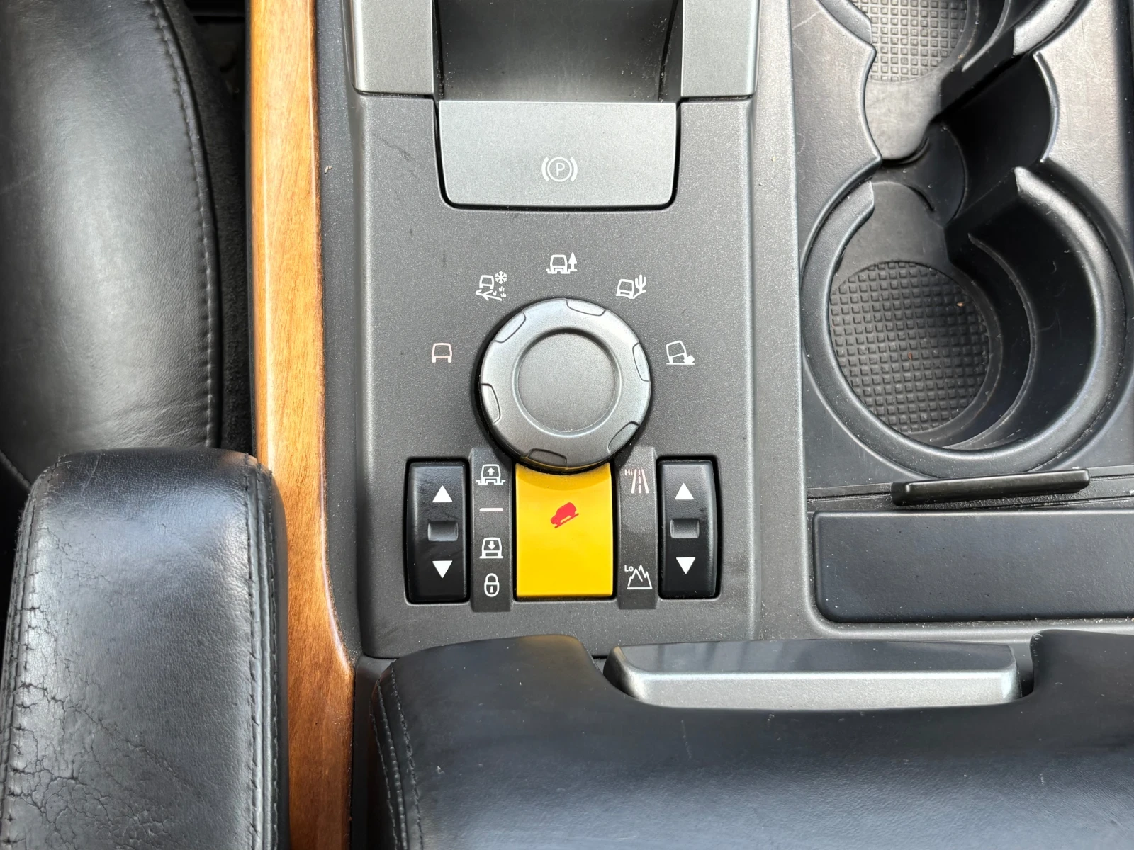 Land Rover Range Rover Sport 2.7D/4X4/HARMAN KARDON/АЛКАНТАРА/, снимка 11 - Автомобили и джипове - 55101046