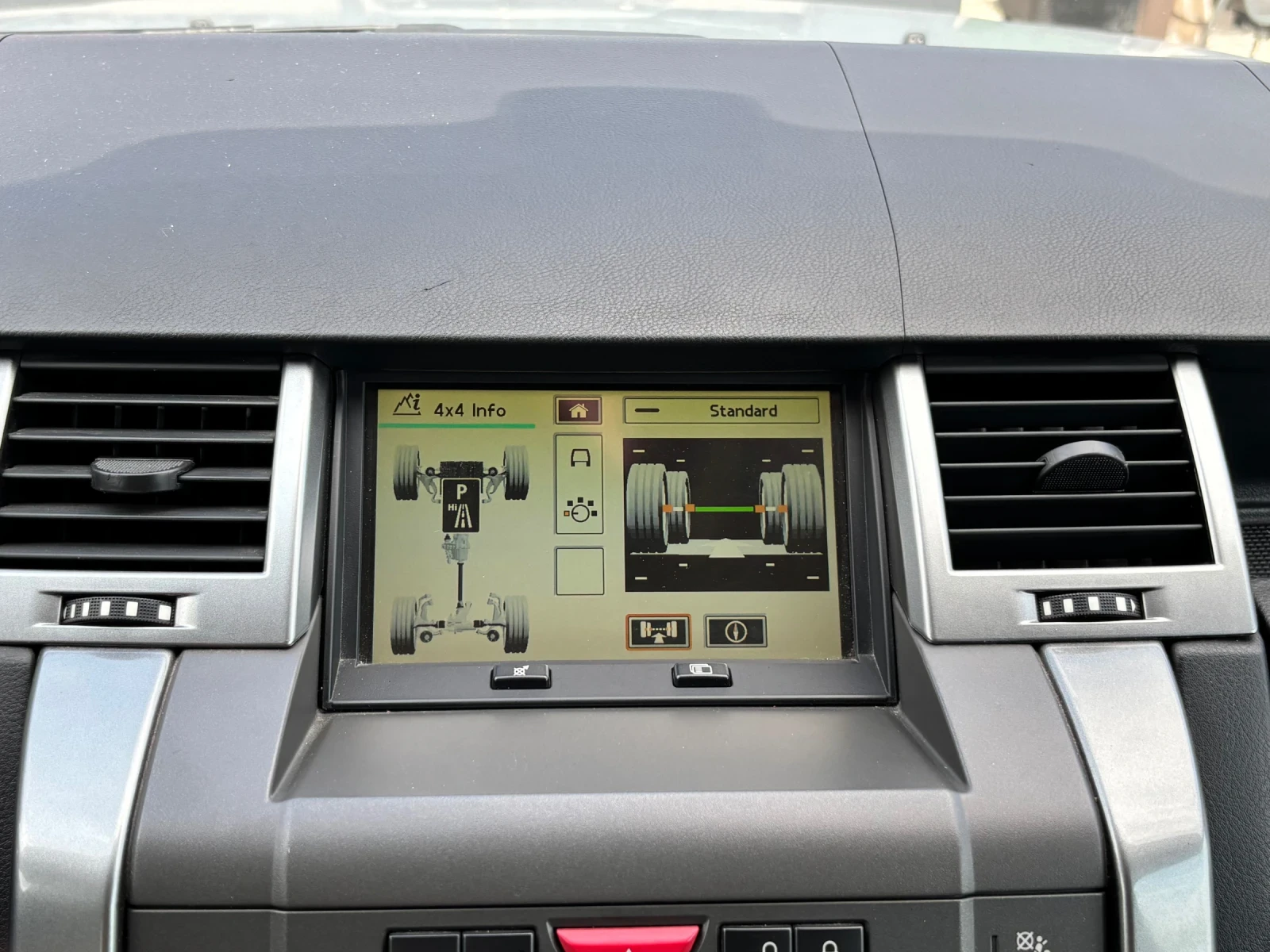 Land Rover Range Rover Sport 2.7D/4X4/HARMAN KARDON/АЛКАНТАРА/, снимка 12 - Автомобили и джипове - 55101046