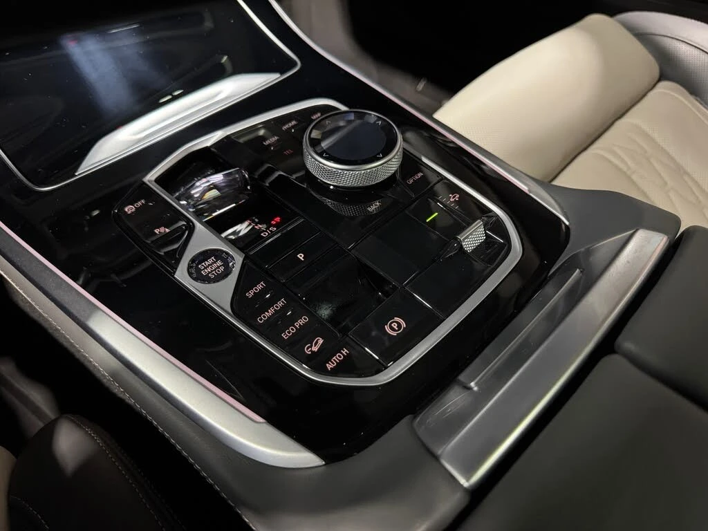 BMW X7 * M SPORT * AWD * Автокредит * (Цена до България), снимка 15 - Автомобили и джипове - 55448324