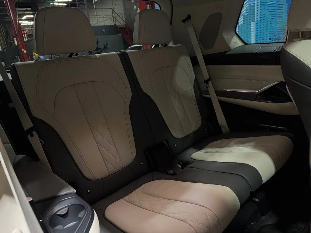BMW X7 * M SPORT * AWD * Автокредит * (Цена до България), снимка 9 - Автомобили и джипове - 55448324