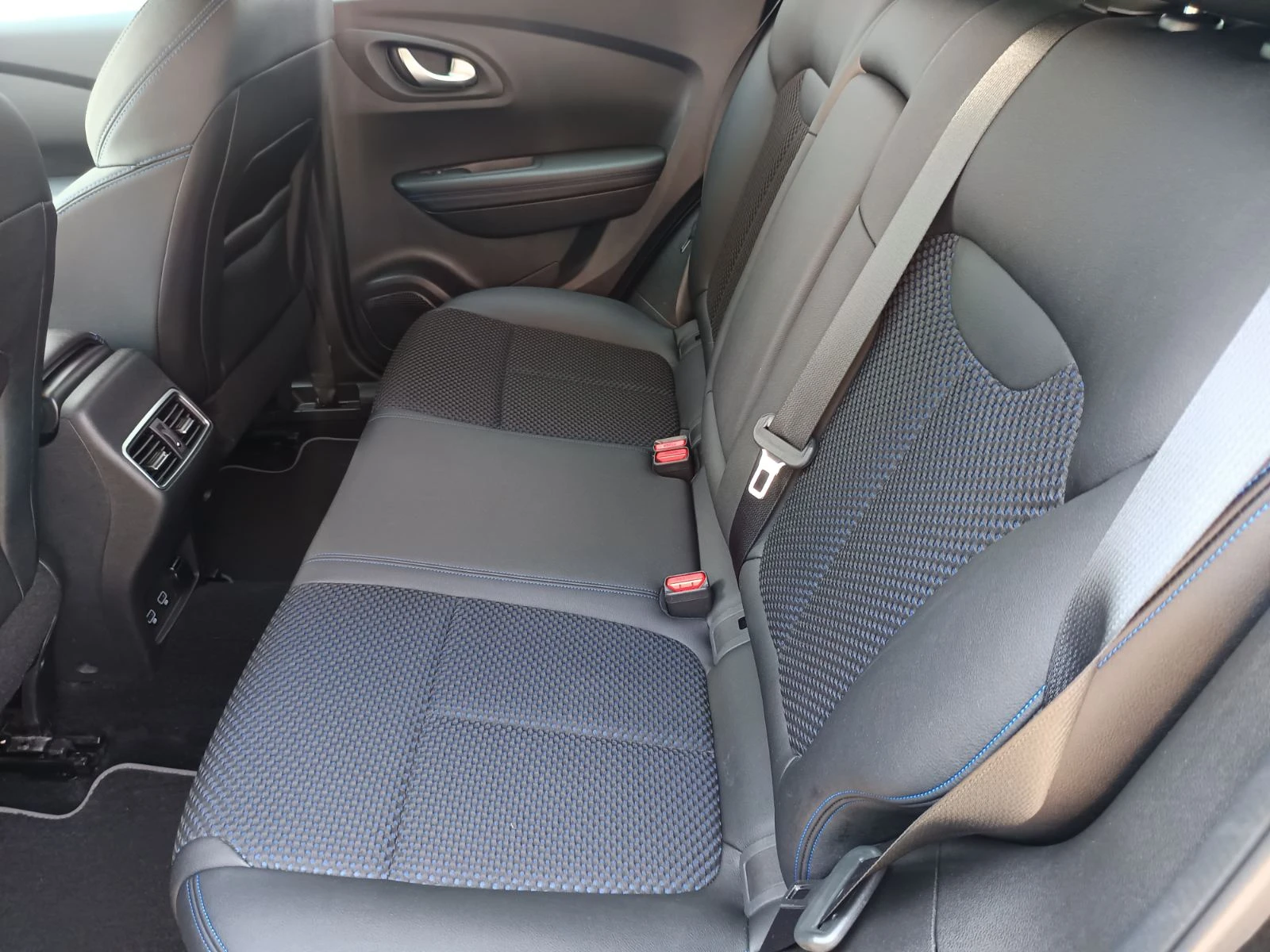 Renault Kadjar 1.3Tce/ 140к.с., снимка 17 - Автомобили и джипове - 55712291