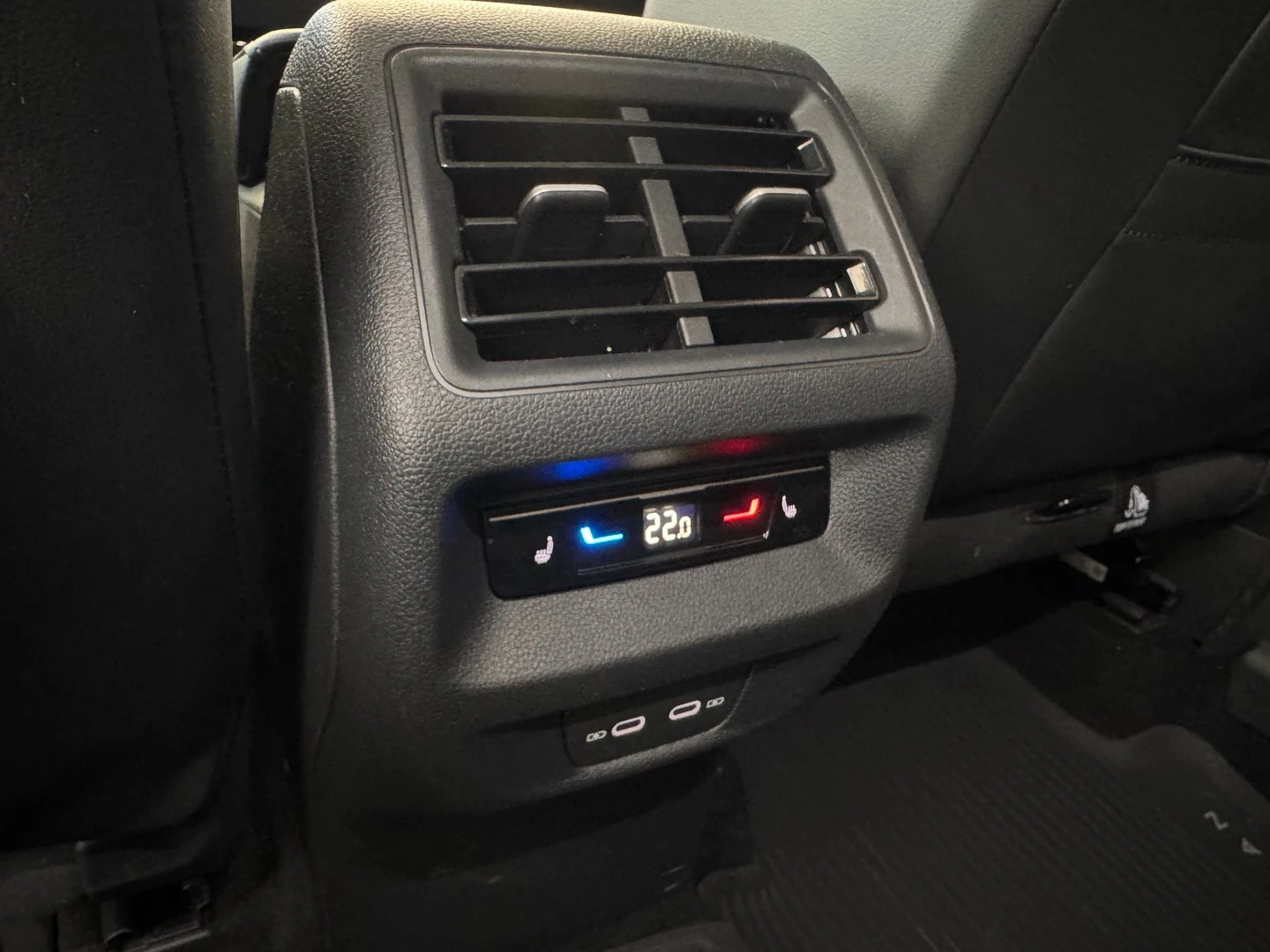 VW Tiguan, снимка 10 - Автомобили и джипове - 56633456