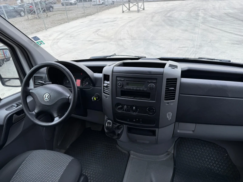 VW Crafter 4+ 1, снимка 9 - Бусове и автобуси - 48155095