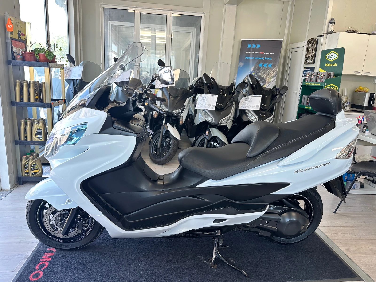 Suzuki Burgman 400i ABS 05.2016г., снимка 16 - Мотоциклети и мототехника - 55845527