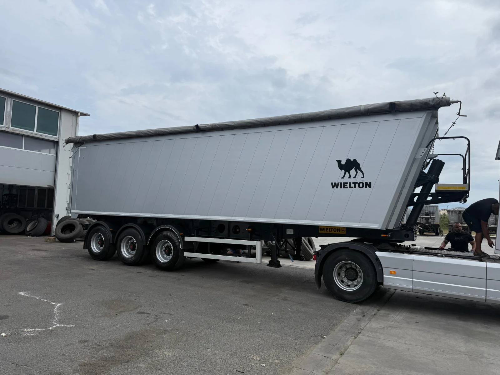 Полуремарке Wielton 55 m3 6300 тара Боге