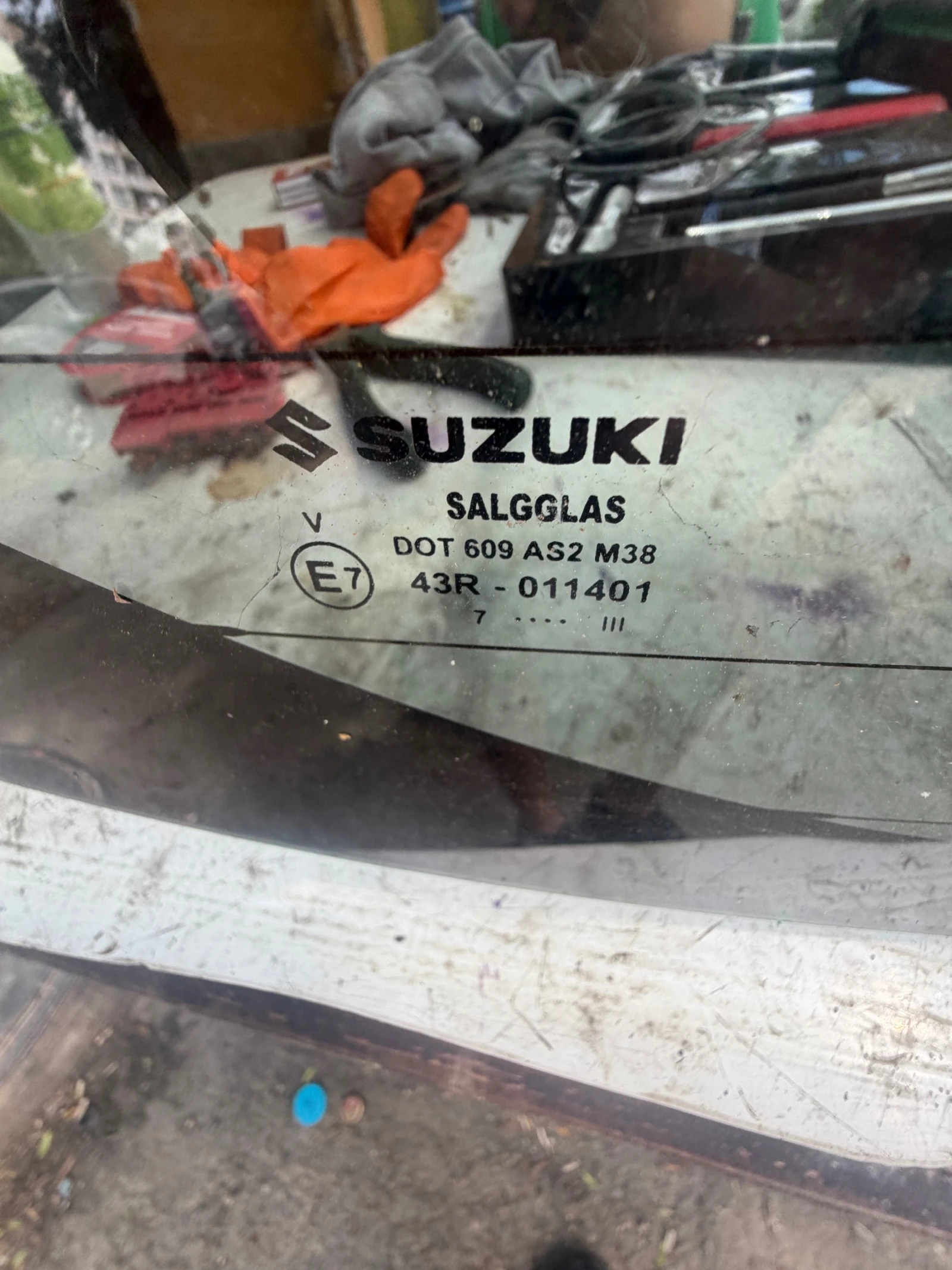 Suzuki Vitara 2017г задно стъкло 43R - 011401, снимка 2 - Части - 55191914
