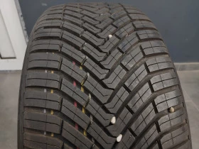 Гуми Всесезонни 225/40R18, снимка 1 - Гуми и джанти - 46516971