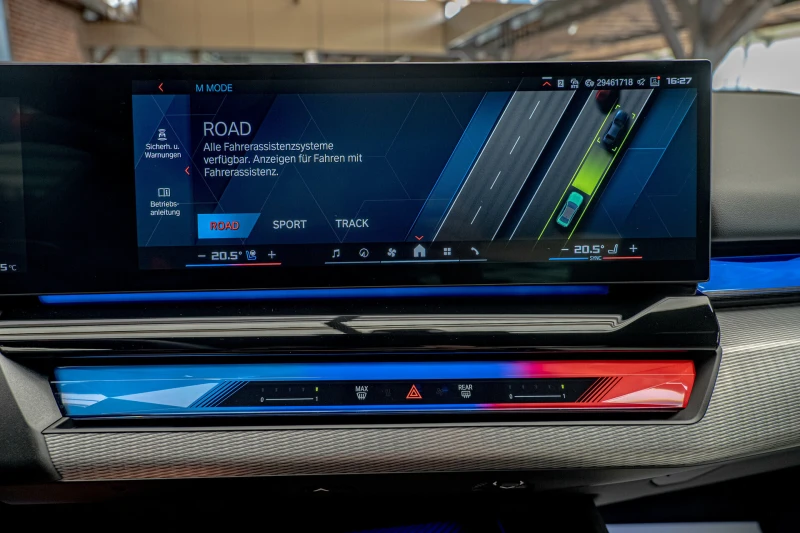 BMW M5 4.4 V8 Hybrid/Керамика/Bower&Wilkins/HuD/Обдухване, снимка 13 - Автомобили и джипове - 51637592