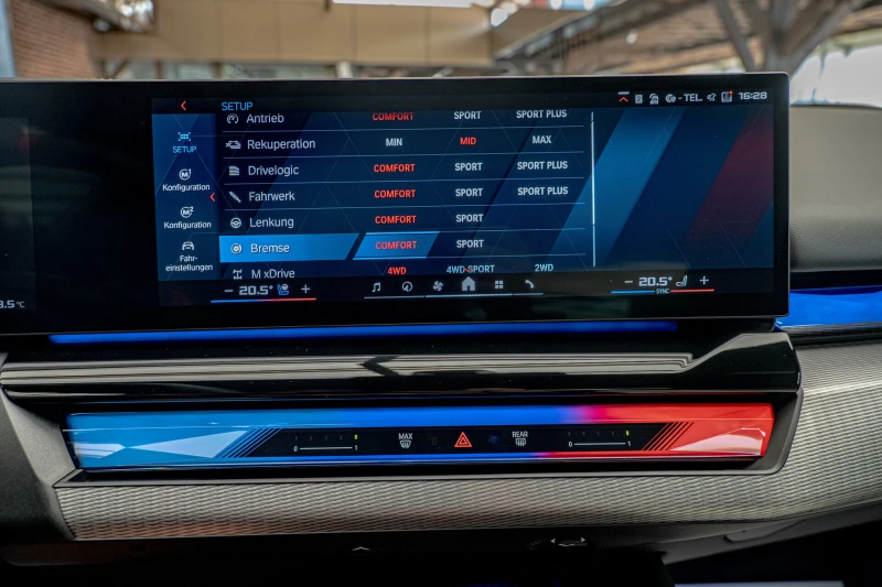 BMW M5 4.4 V8 Hybrid/Керамика/Bower&Wilkins/HuD/Обдухване, снимка 14 - Автомобили и джипове - 51637592