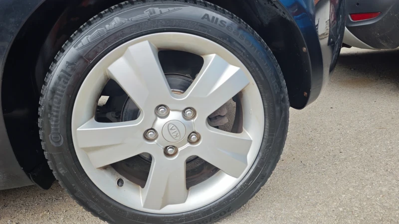 Kia Venga 1.6, 116кс, снимка 8 - Автомобили и джипове - 52593168