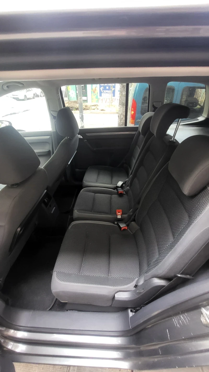 VW Touran 1.6TDI 7DSG, снимка 6 - Автомобили и джипове - 53095754
