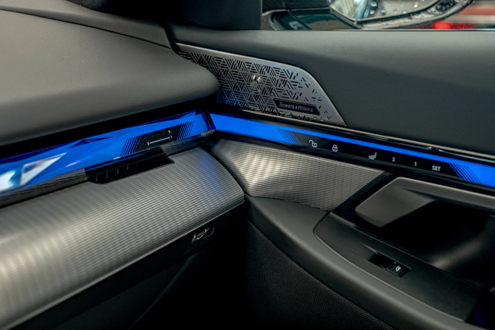 BMW M5 4.4 V8 Hybrid//Bower&Wilkins/HuD/ | Mobile.bg   16