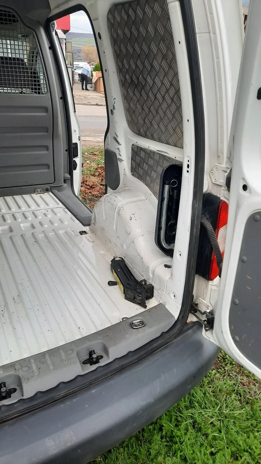 VW Caddy 1.9TDI - изображение 8