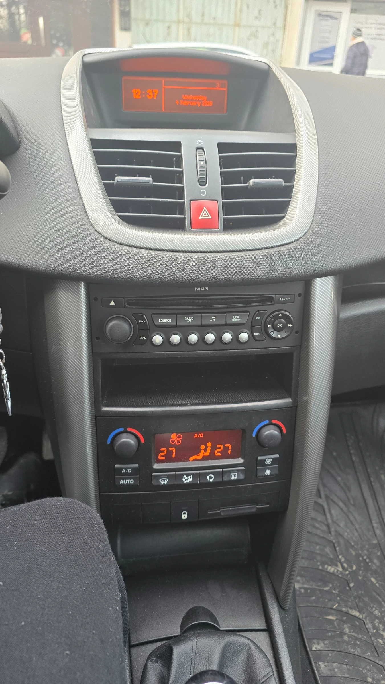 Peugeot 207 1.6 VTI 120 Коня, снимка 9 - Автомобили и джипове - 53872231