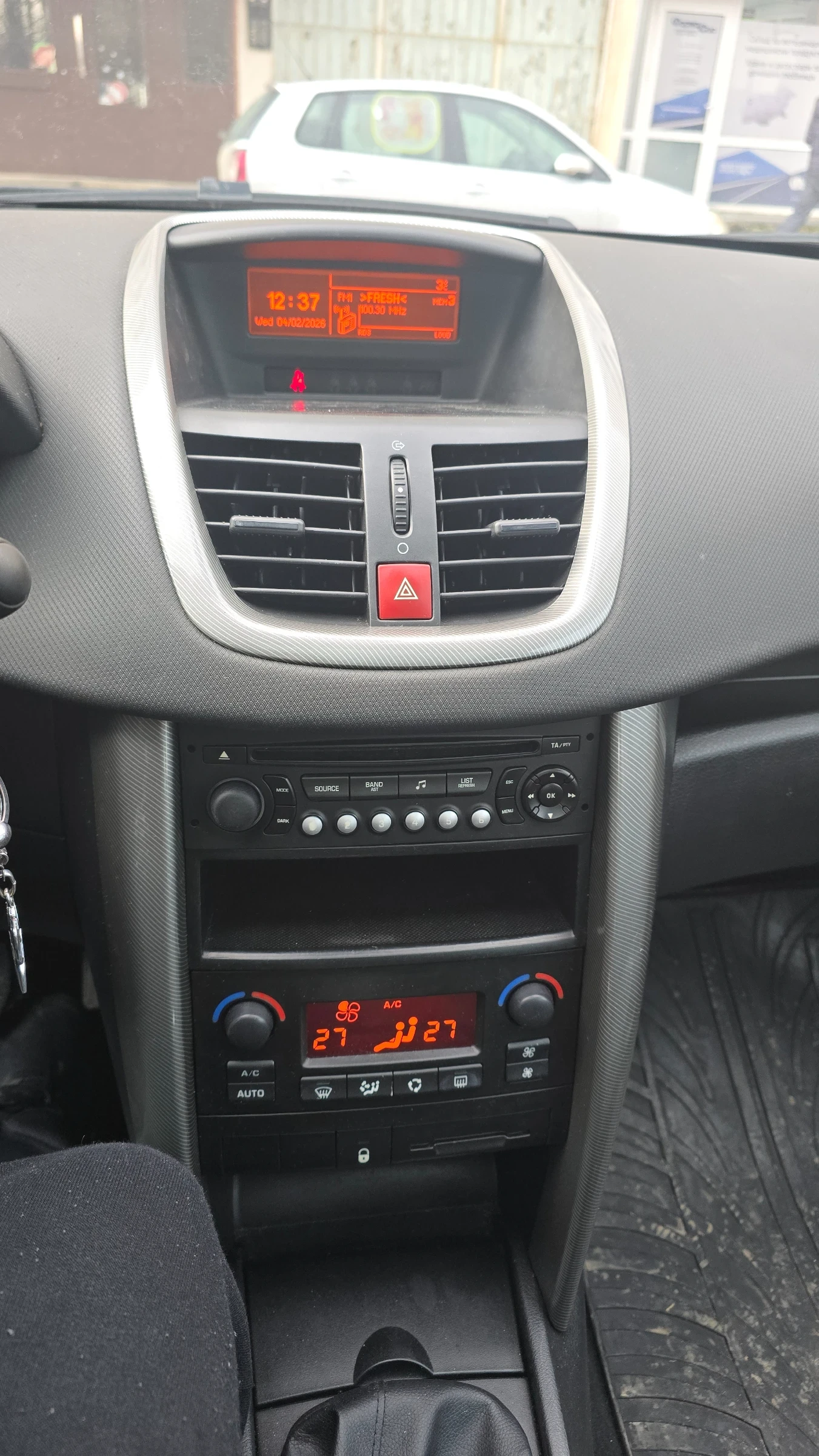 Peugeot 207 1.6 VTI 120 Коня, снимка 8 - Автомобили и джипове - 53872231