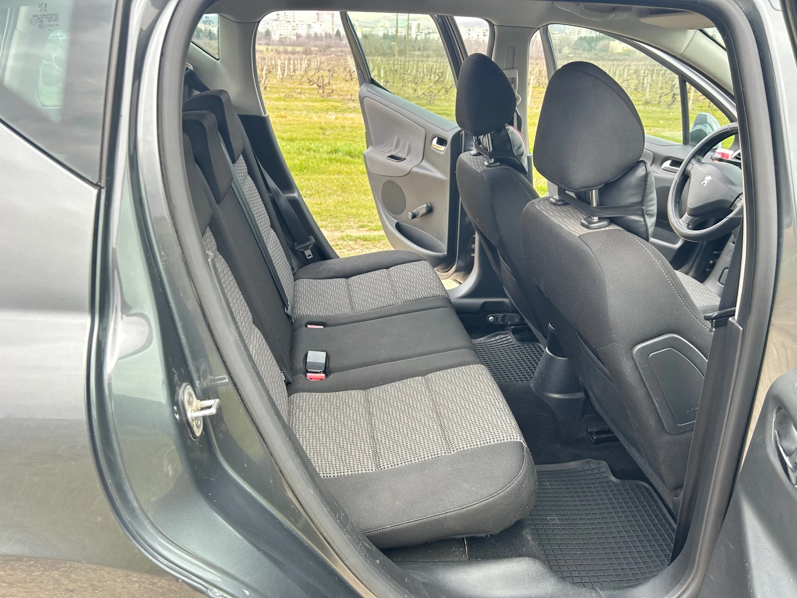 Peugeot 207 Sw 1.6, снимка 9 - Автомобили и джипове - 53912871