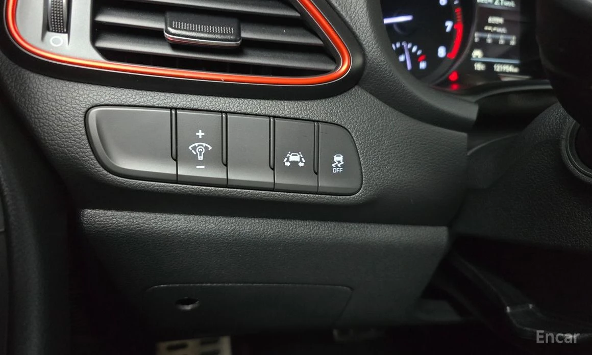 Hyundai I30 * N-Line* 1.6 TURBO* ПОДГРЕВ* ОБДУХВАНЕ* КАМЕРА* , снимка 16 - Автомобили и джипове - 54129651