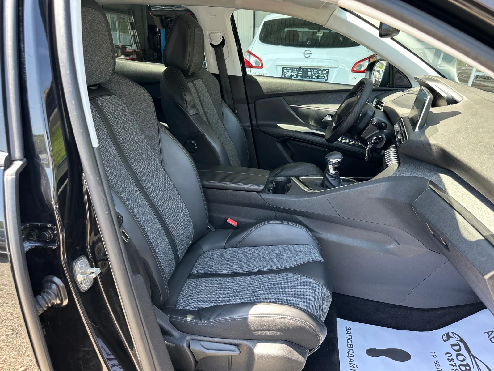 Peugeot 3008 1.6HDI-ALLURE-120к.с-ДИСТРОНИК-НАВИ-ЛЕД, снимка 16 - Автомобили и джипове - 54455437