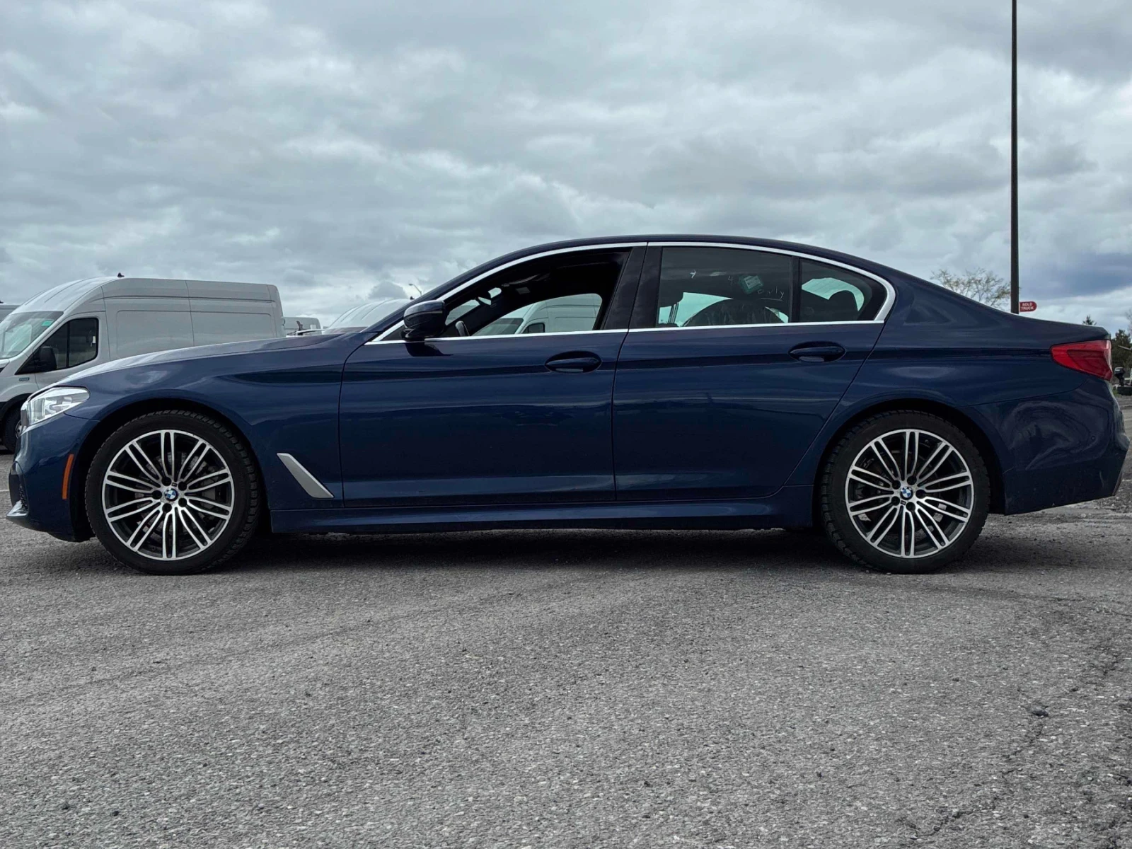 BMW 530 xDrive * M ПАКЕТ * ПОДГРЕВ * ПАНОРАМА * CARFAX, снимка 2 - Автомобили и джипове - 54568800