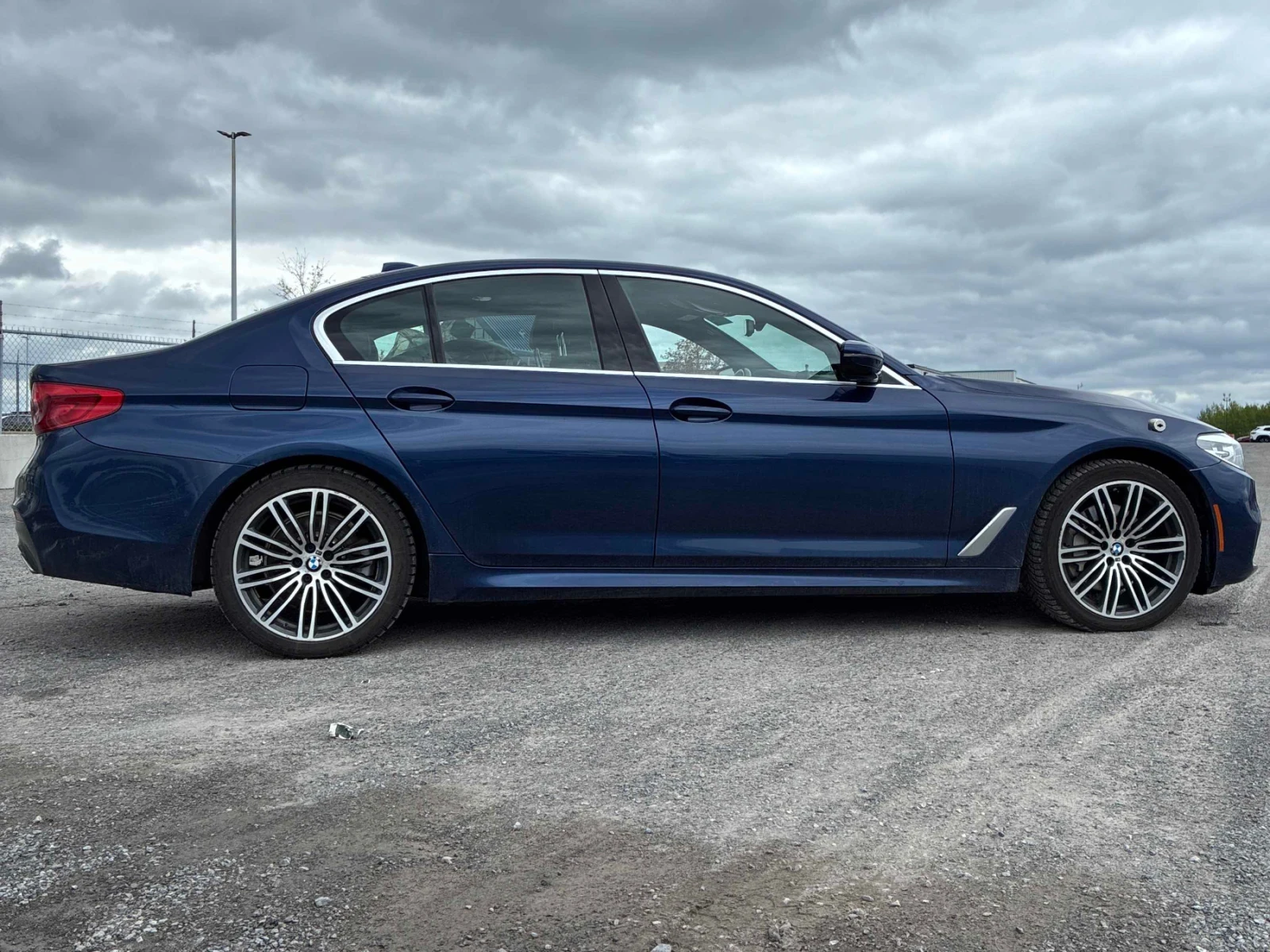 BMW 530 xDrive * M ПАКЕТ * ПОДГРЕВ * ПАНОРАМА * CARFAX, снимка 3 - Автомобили и джипове - 54568800