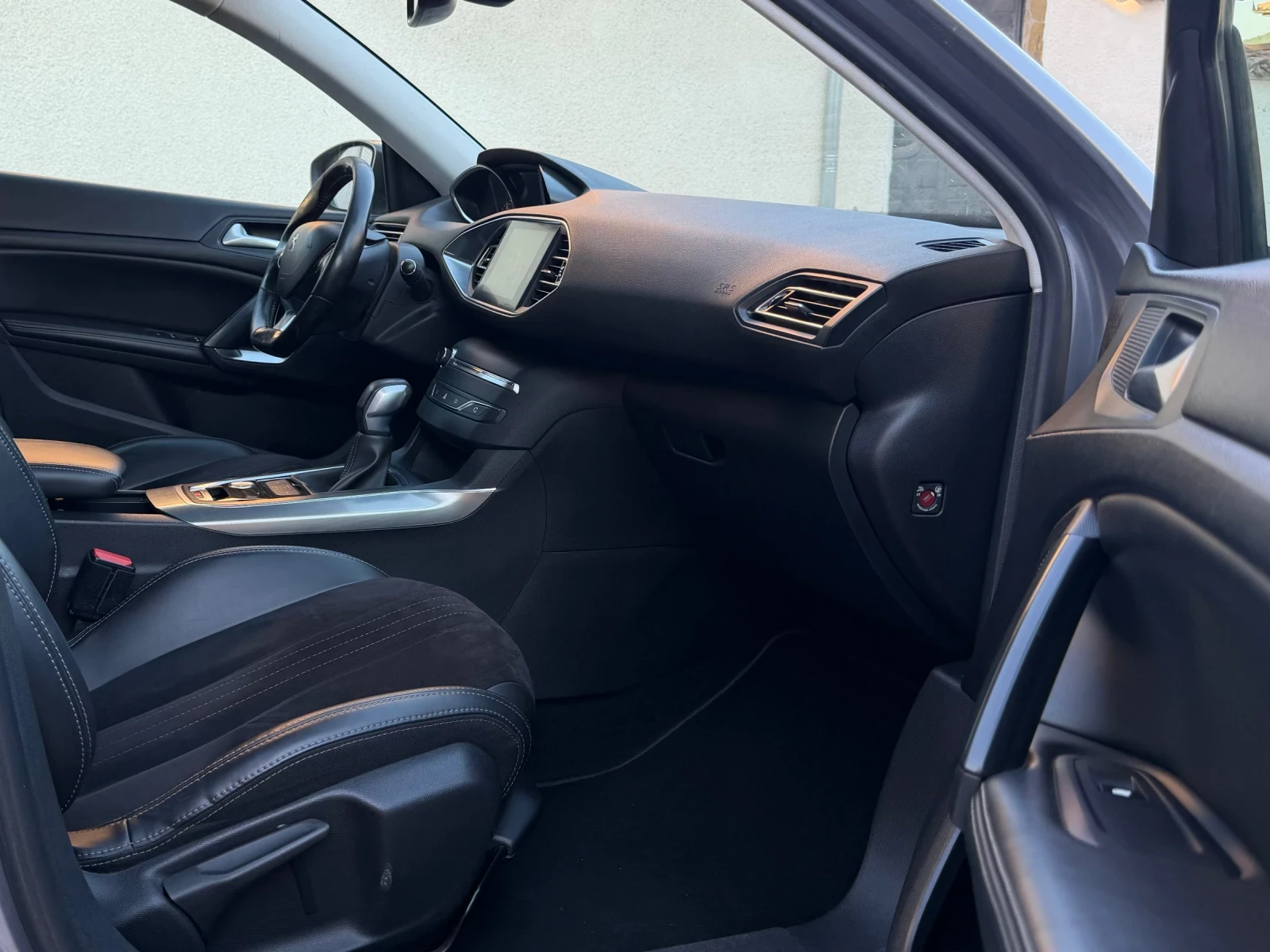 Peugeot 308 1.6 BLUE HDI, снимка 8 - Автомобили и джипове - 54857411