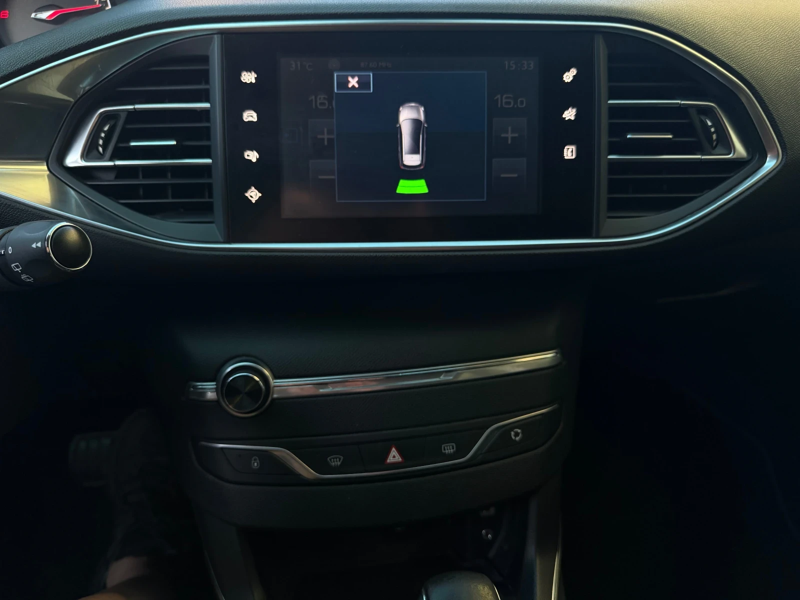 Peugeot 308 1.6 BLUE HDI, снимка 12 - Автомобили и джипове - 54857411