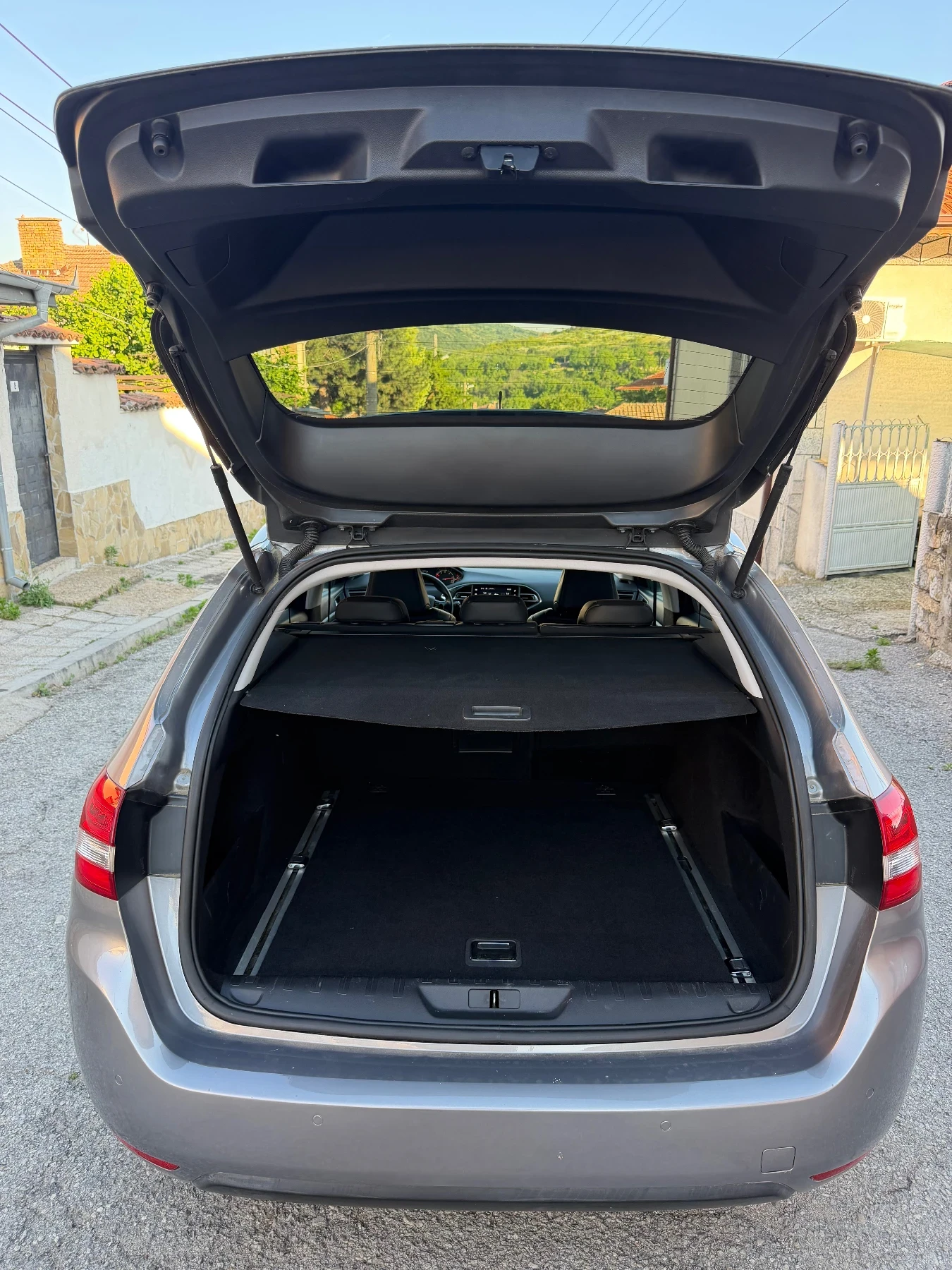 Peugeot 308 1.6 BLUE HDI, снимка 6 - Автомобили и джипове - 54857411