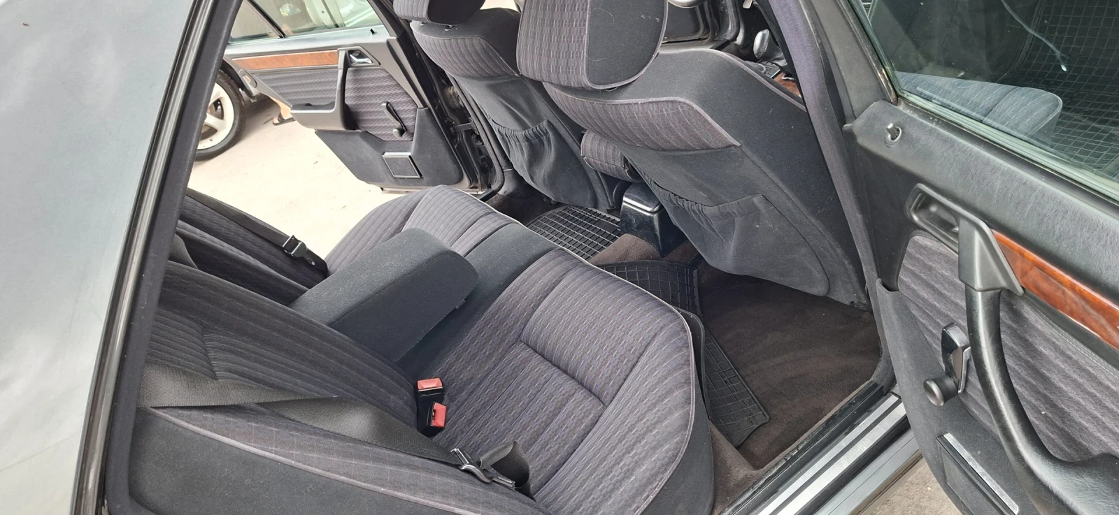 Mercedes-Benz 124 200E 16 V, снимка 9 - Автомобили и джипове - 55036659