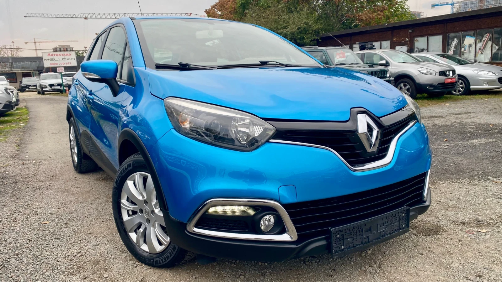 Renault Captur, снимка 2 - Автомобили и джипове - 56661852