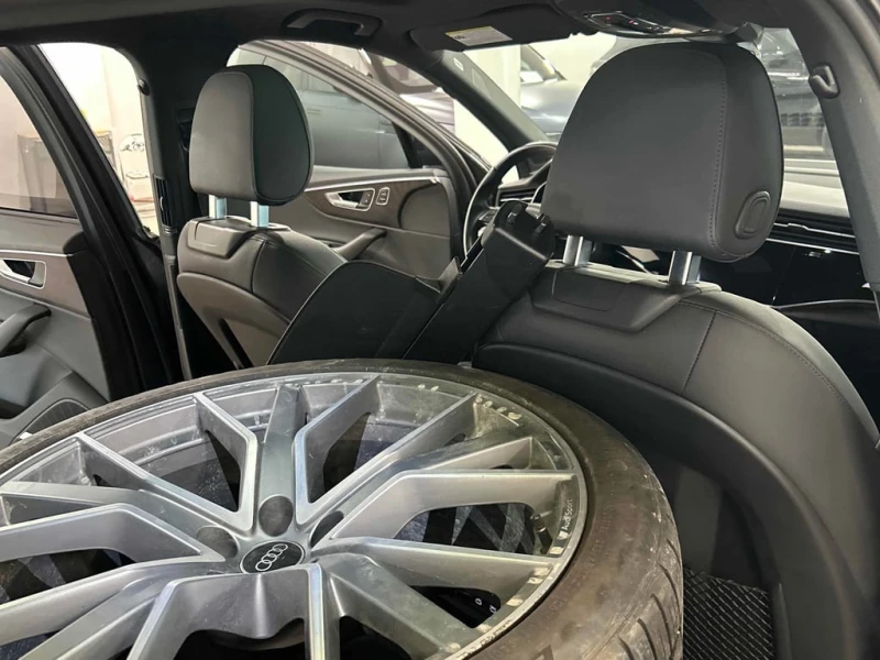 Audi Q7 Technik  CARFAX, снимка 12 - Автомобили и джипове - 53323551