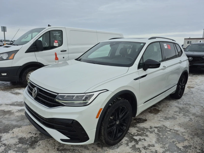 VW Tiguan COMFORTLINE R-LINE BLACK EDITION * Aвтокредит* , снимка 2 - Автомобили и джипове - 53415133