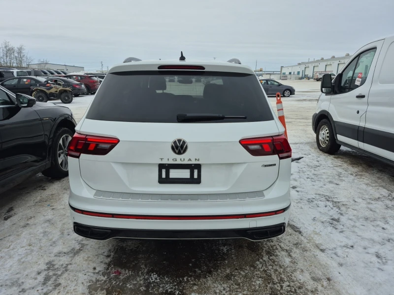 VW Tiguan COMFORTLINE R-LINE BLACK EDITION * Aвтокредит* , снимка 4 - Автомобили и джипове - 53415133