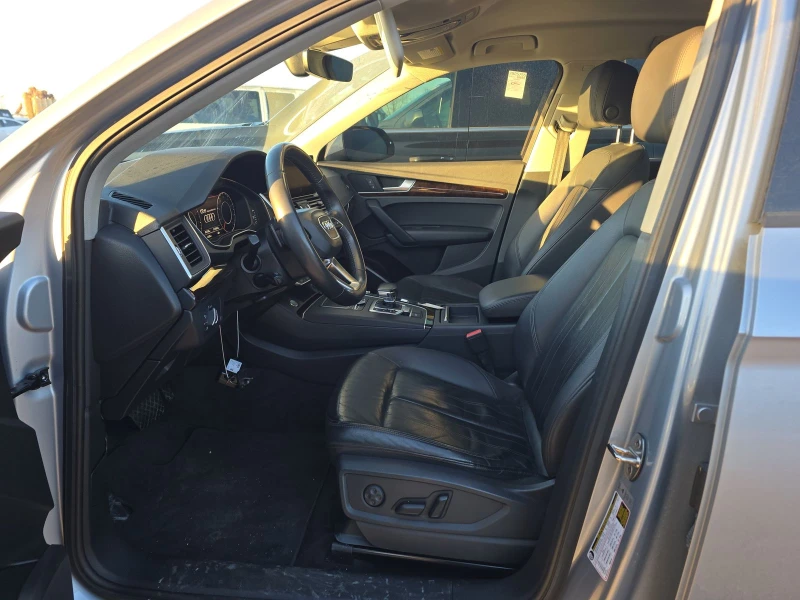 Audi Q5 2.0T* PREMIUM* ДИГИТАЛНО* ТАБЛО* ПОДГРЕВ* КАМЕРА* , снимка 11 - Автомобили и джипове - 53457928